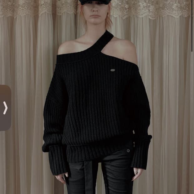 보헤미안서울 neck cut - out loose fit knit