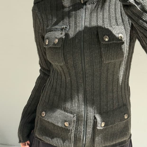 multi pocket neck buckle knit zip-up