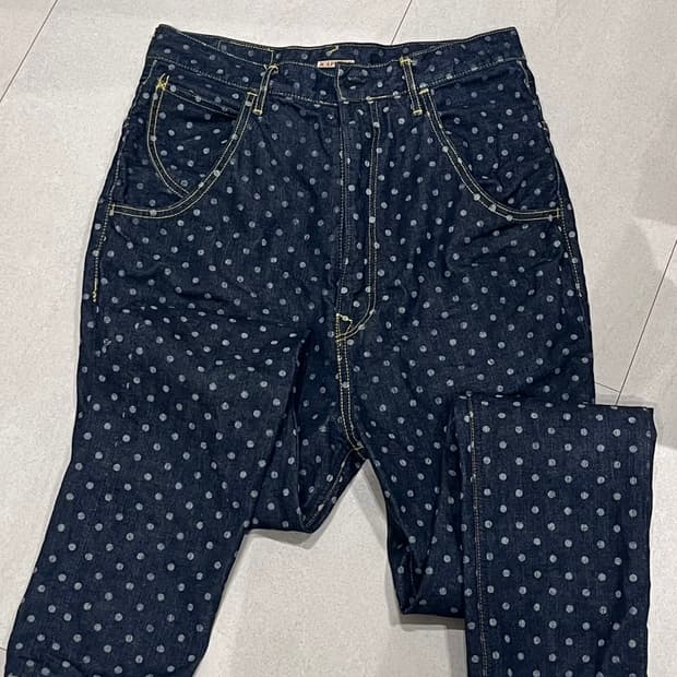 캐피탈 도트 바지
