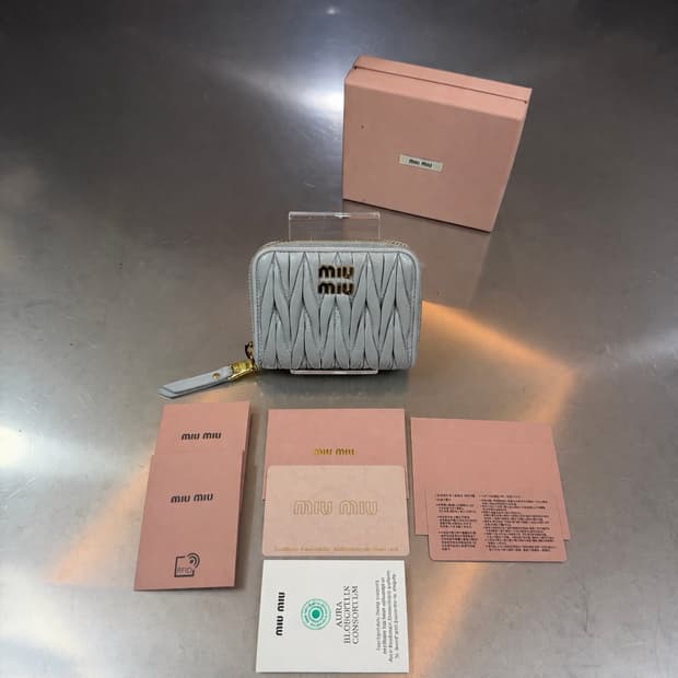 [정품] 미우미우 마테라쎄 금장 나파 지퍼 코인 카드지갑