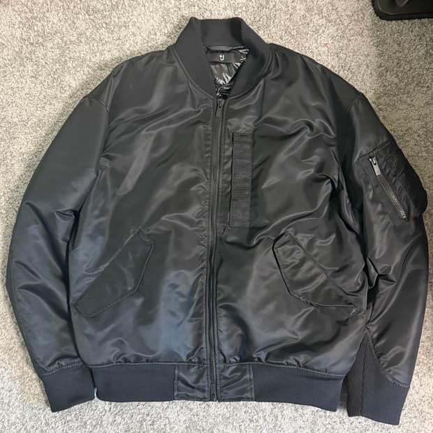 유니클로 질샌더 +J MA-1 다운 자켓