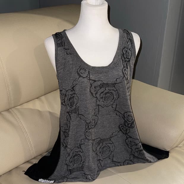 back cutting flower pattern sleeveless