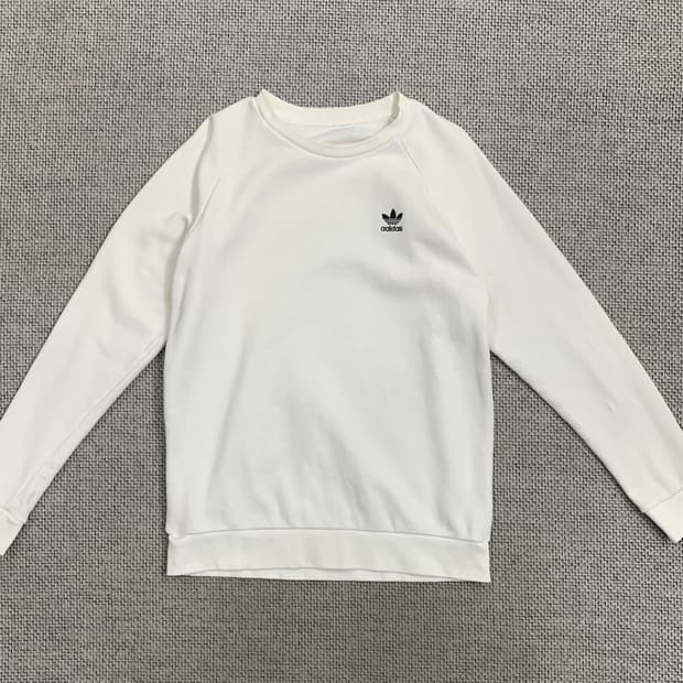 아디다스 흰색 맨투맨 M