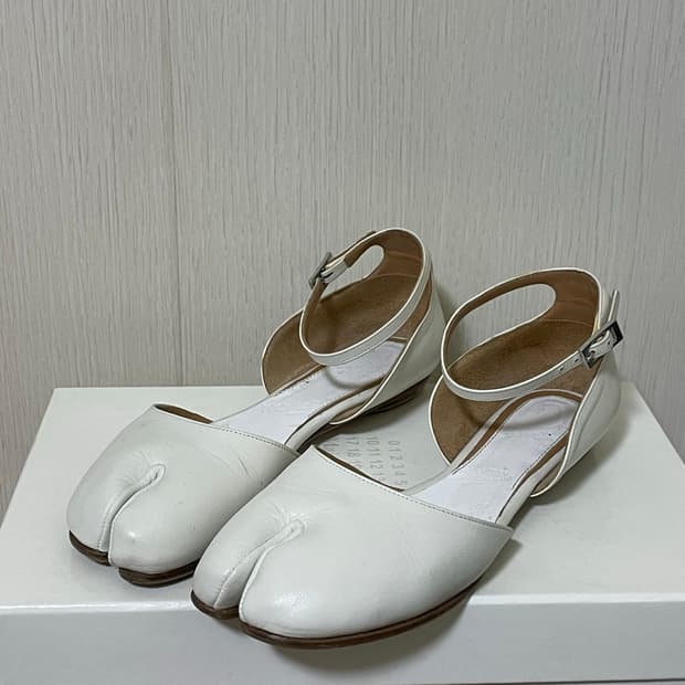 메종 마르지엘라 타비 메리제인 화이트