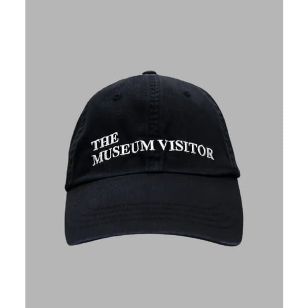 더 뮤지엄비지터 볼캡 