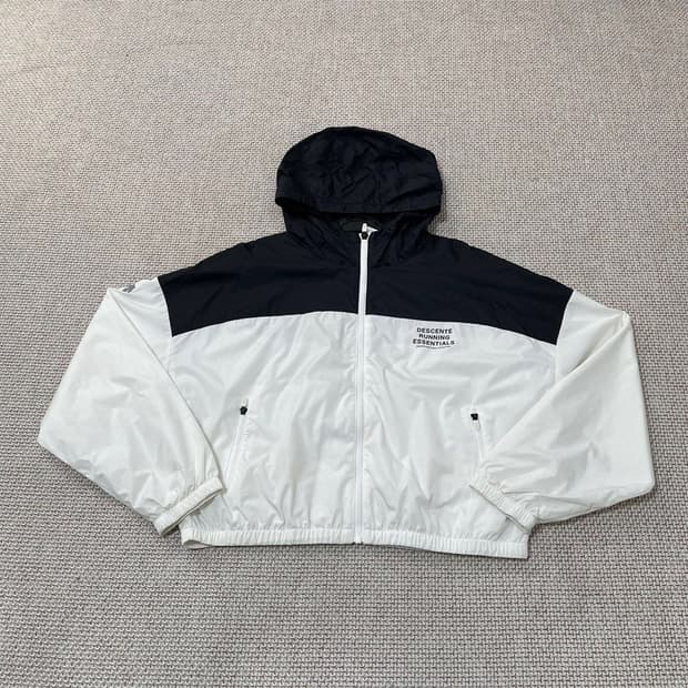 데상트 여성 크롭 바람막이 23SS. 5245