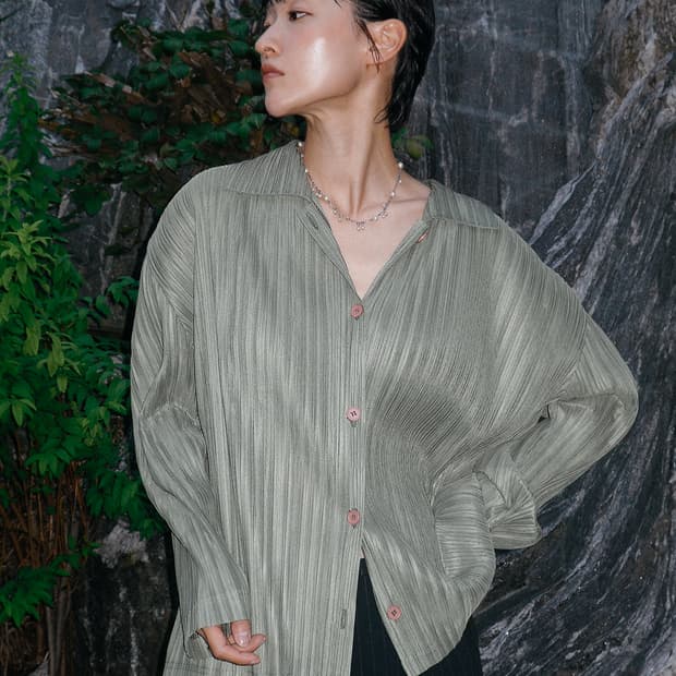 Green pleats cardigan