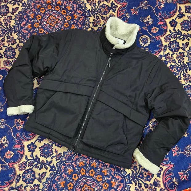 코스그라피(CGP) 하이넥 헤비보아 플리스 무스탕 패딩 점퍼