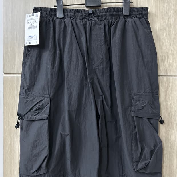 자라 파라슈트 버뮤다 카고 쇼츠 Black 8281/390