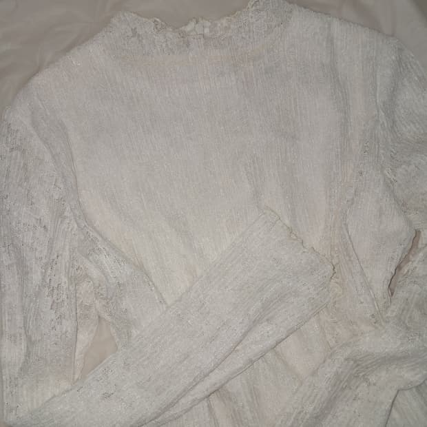 로걀 공겜여주깔 레이스 블라우스