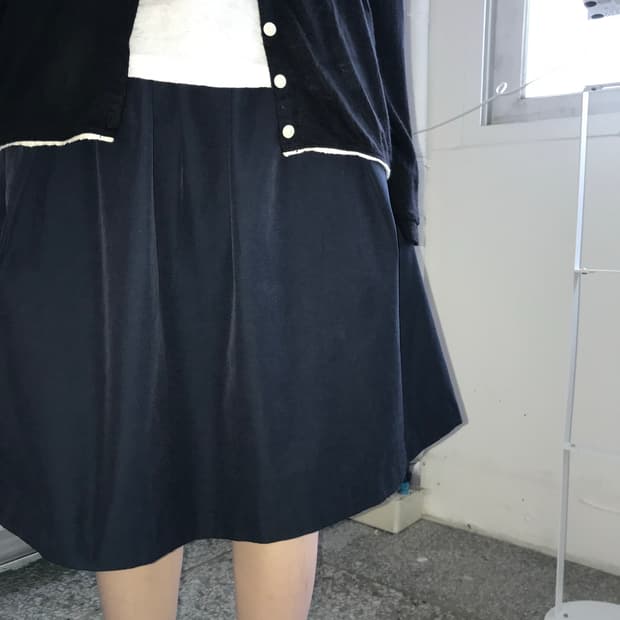 블랙 벌룬 스커트