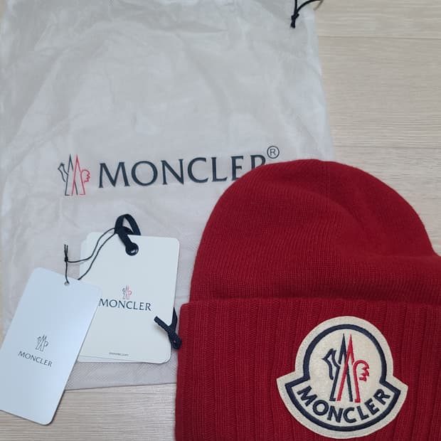 몽클레어 빅로고 비니 새상품