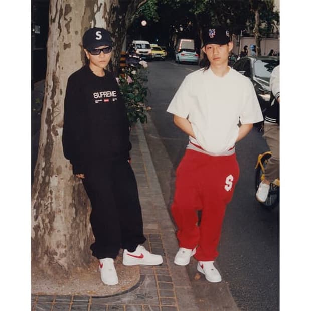 나이키x슈프림 에어포스 1 로우 화이트 스피드 레드-상하이 스토어 한정