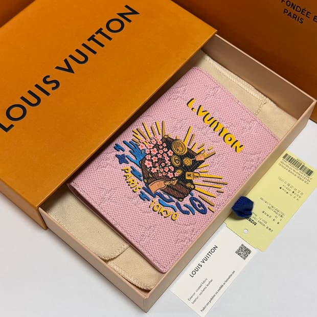 [미사용/한정판] 25SS 루이비통 패스포트 여권지갑 카드지갑