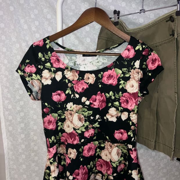 💌 Rose patterned Vintage T-Shirt.