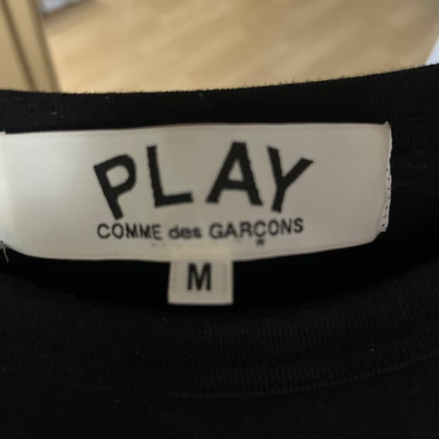 꼼데가르송 검정 반팔 M사이즈 팝니다