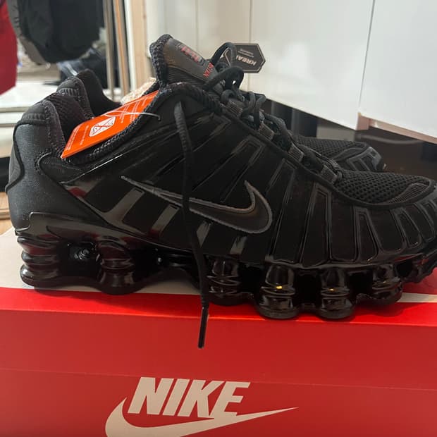 나이키 샥스tl 블랙 메탈릭(265)