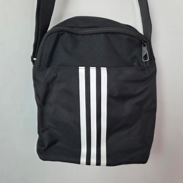 새상품급 아디다스 삼선 오거나이저 크로스백 블랙