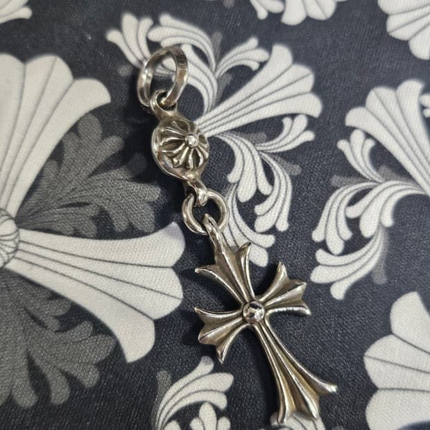 크롬하츠 원볼 타이니 크로스 펜던트