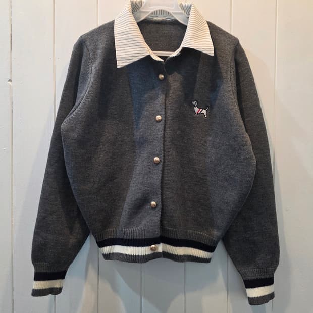 (여성) 닥스훈트 자수 넥카라 니트