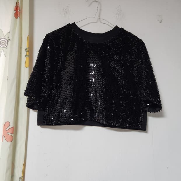 럭키 마르쉐 블랙 스팽글 크롭 반팔 티셔츠 M
