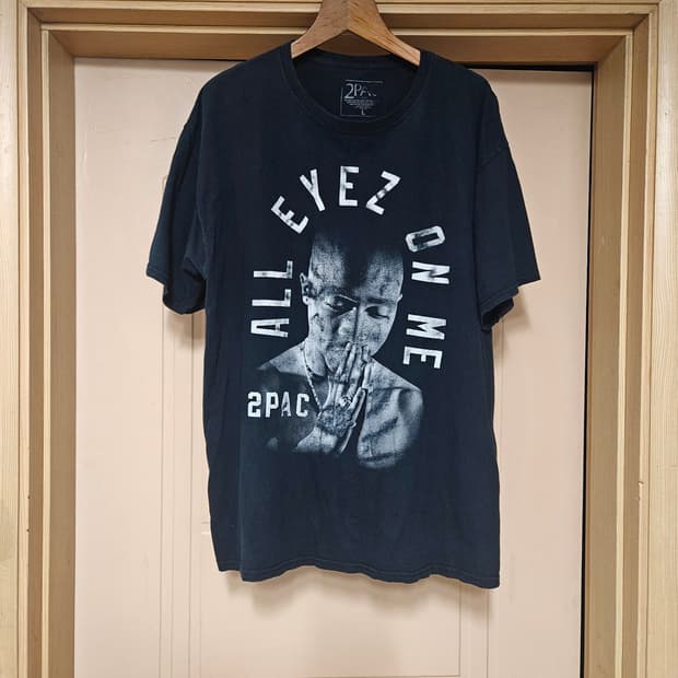 2PAC 투팍 올 아이즈 온 미 반팔 티셔츠 블랙