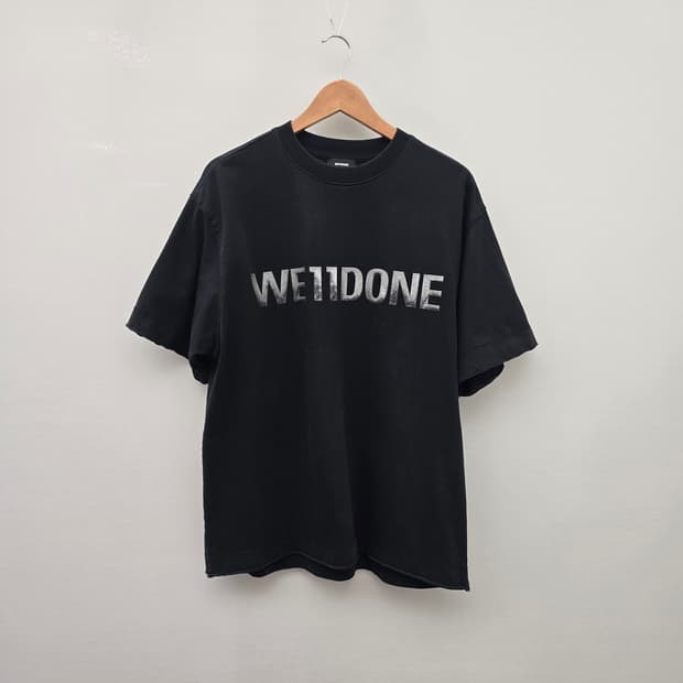 웰던 (WE11DONE) 블랙 로고 오버핏 반팔 티셔츠