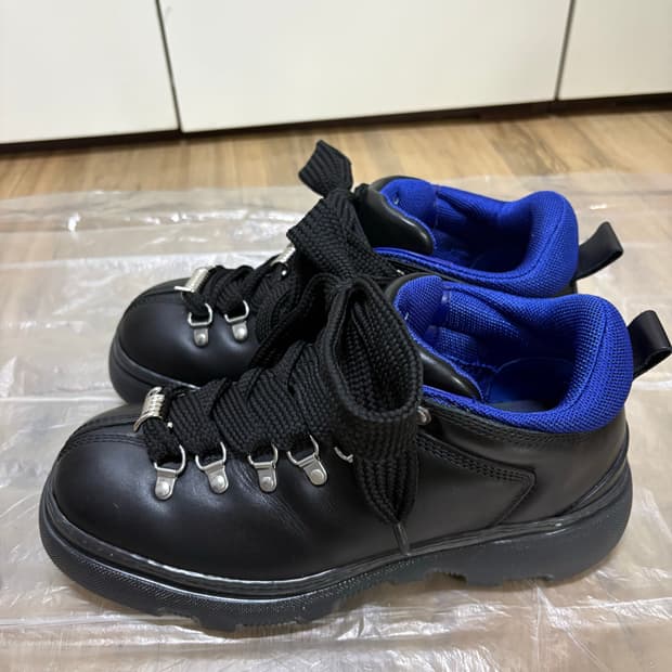 [41=260] 버버리 레더 트랙(트렉) 부츠 블랙 팝니다