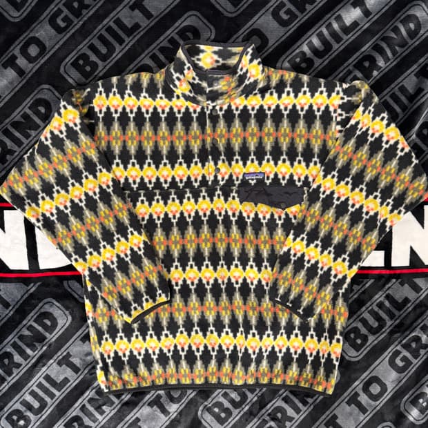 파타고니아 신칠라 스냅 티 풀 오버 포레스트 카펫 블랙 골드