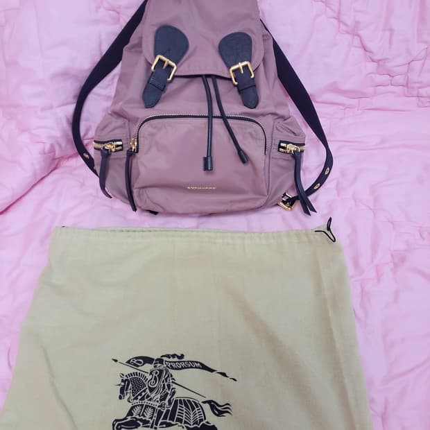 정품)급처상태양호!버버리 핑크 럭색 미디엄 미듐 백팩 연예인가방