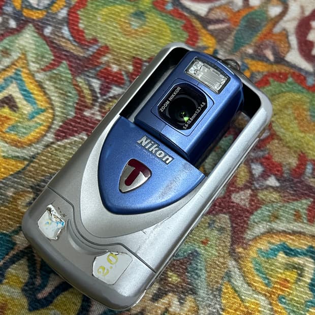 니콘 쿨픽스 E2500 디지털 카메라 셀카가능