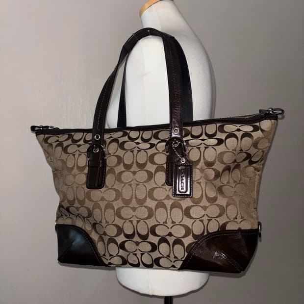 Coach vintage shoulder bag