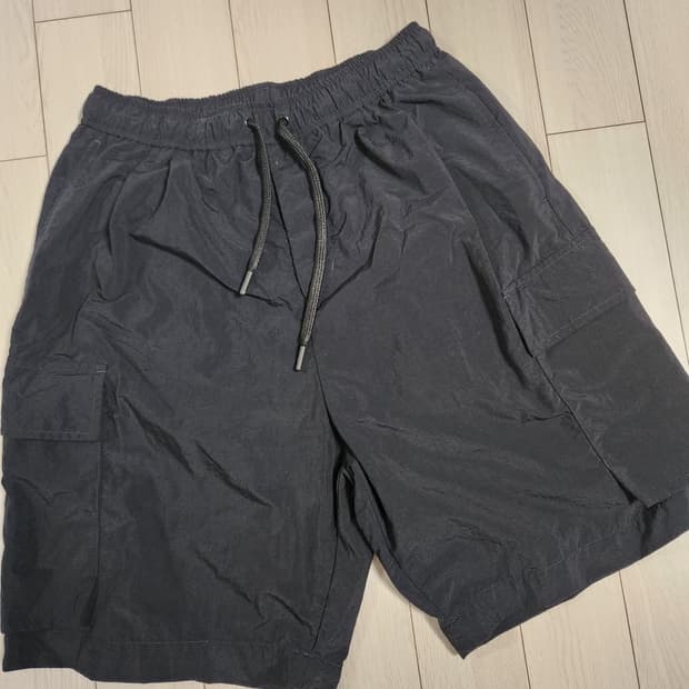 새상품급)커스텀멜로우 우븐 카고 밴딩 반바지 사이즈78

여러 중고사이트