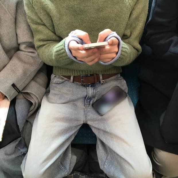 패션 인플루언서 김은성 에센코어 니트 슬리브