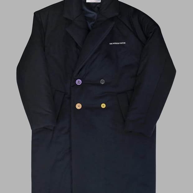 더뮤지엄비지터 원숄더 패디드 코트