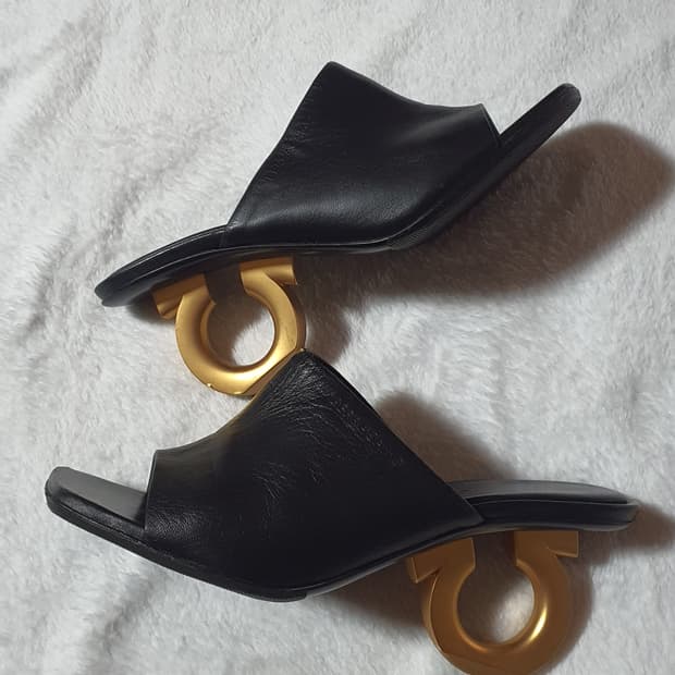 페라가모 FERRAGAMO 뮬.샌들 225