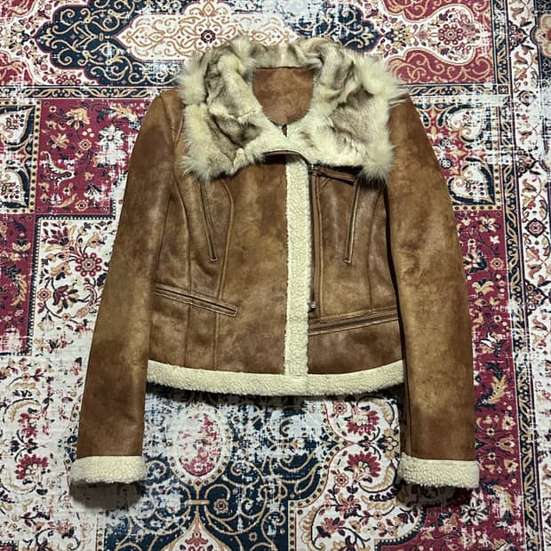 브라운 지퍼 디테일 무스탕 