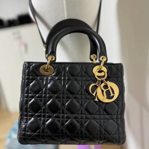디올 레이디백 미디움 블랙 금장