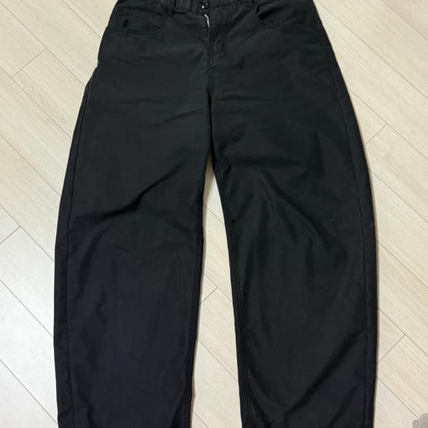 밀로아카이브 리플렉트 커브드 치노 팬츠 S