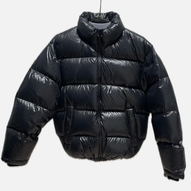 무탠다스 유광 블랙 다운 자켓 