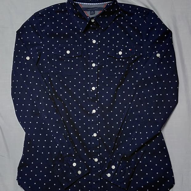 [S] 타미 힐피거 여성 도트 롤업 코튼 셔츠 (네이비)