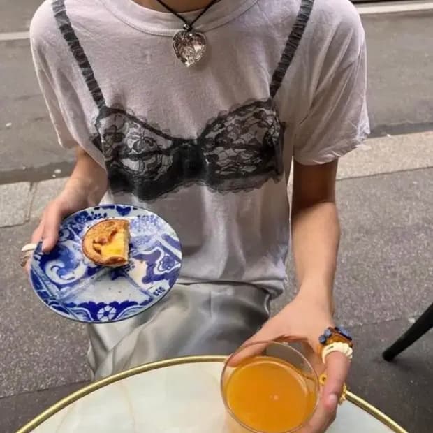 바퀘라 란제리 프린팅 티셔츠