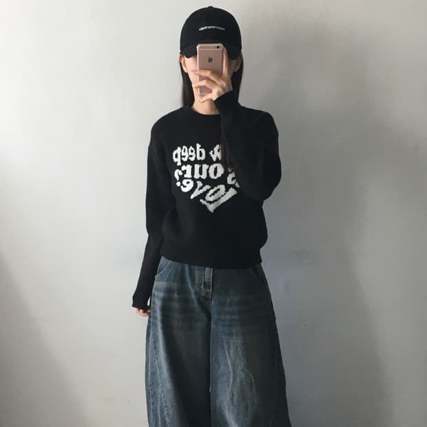 러브이즈트루 라운드넥 니트