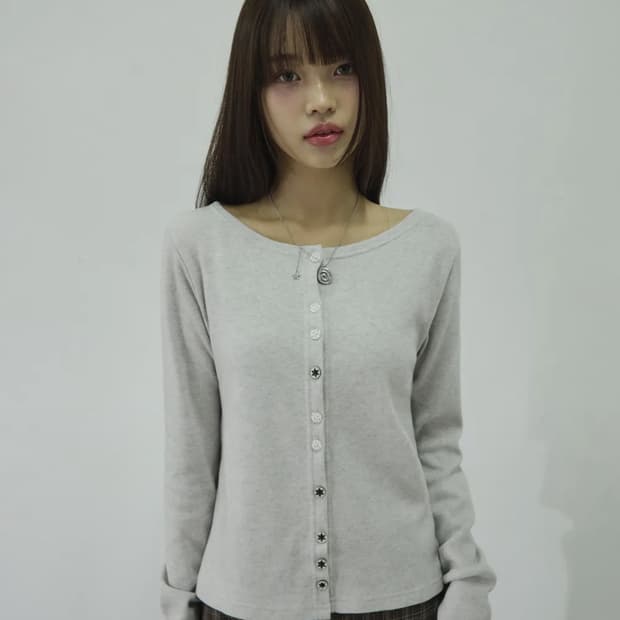 슬릭글로우 스파클 버튼 니트 가디건 라이트그레이