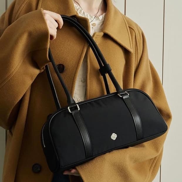 히어리 나일론 숄더백 - Ember Boston Bag(Black)