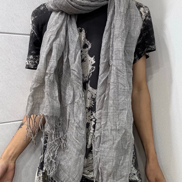 8. Grunge mood grey scarf 3.2