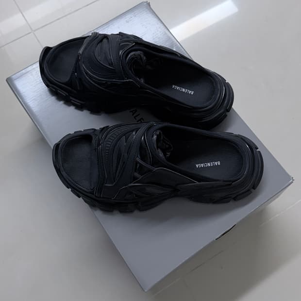 발렌시아가 트랙 슬리퍼