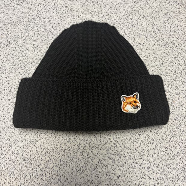 메종키츠네 폭스 헤드 블랙 비니