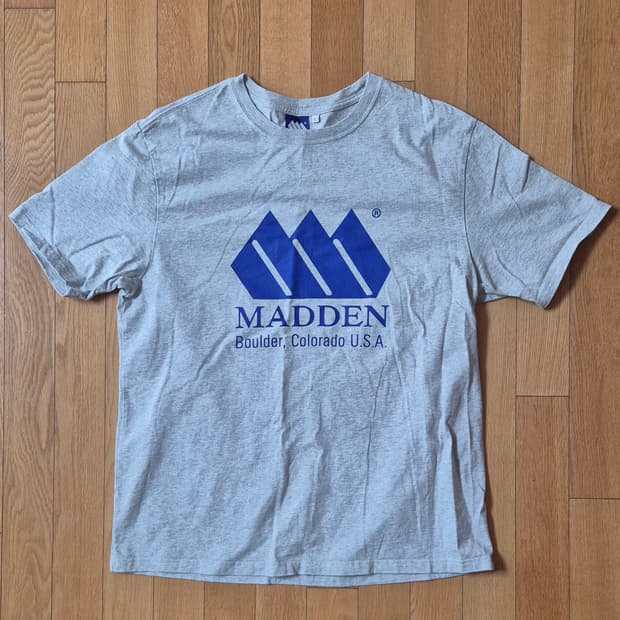 MADDEN 브랜드 회색 티셔츠