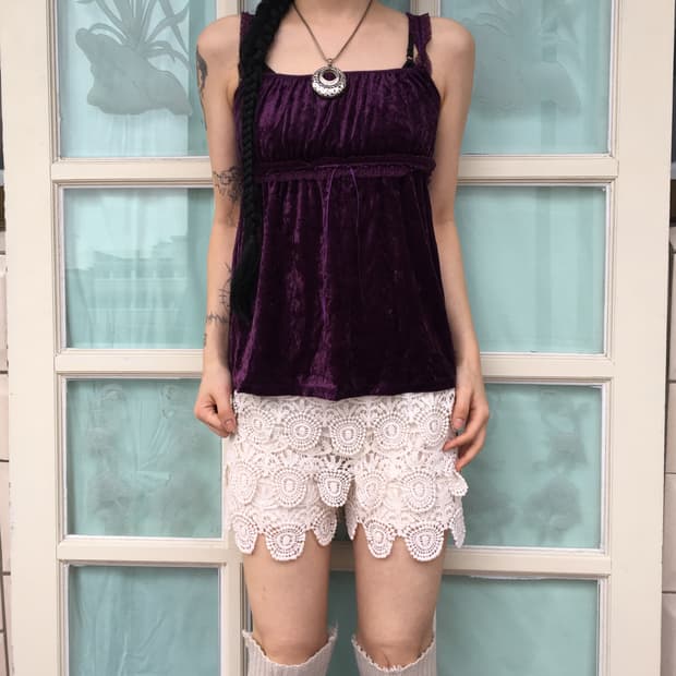 Lace trimming velvet sleeveless